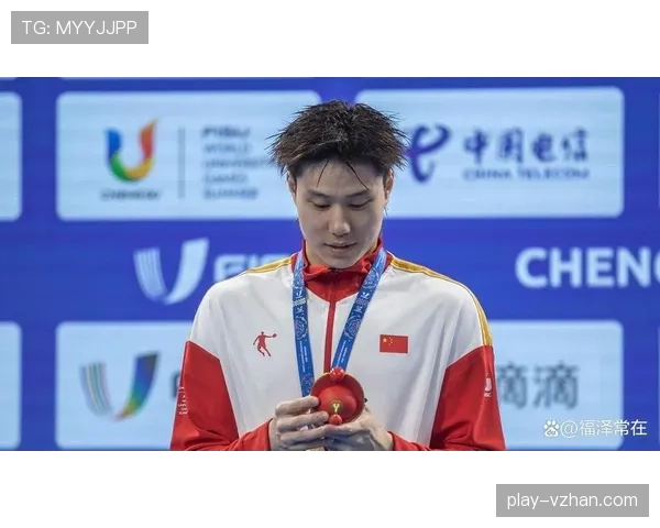 覃海洋这生活细节也太反差了吧,比赛上冷静场下像个大孩子 覃海洋这生活细节也太反差了吧,比赛上冷静场下像个大孩子